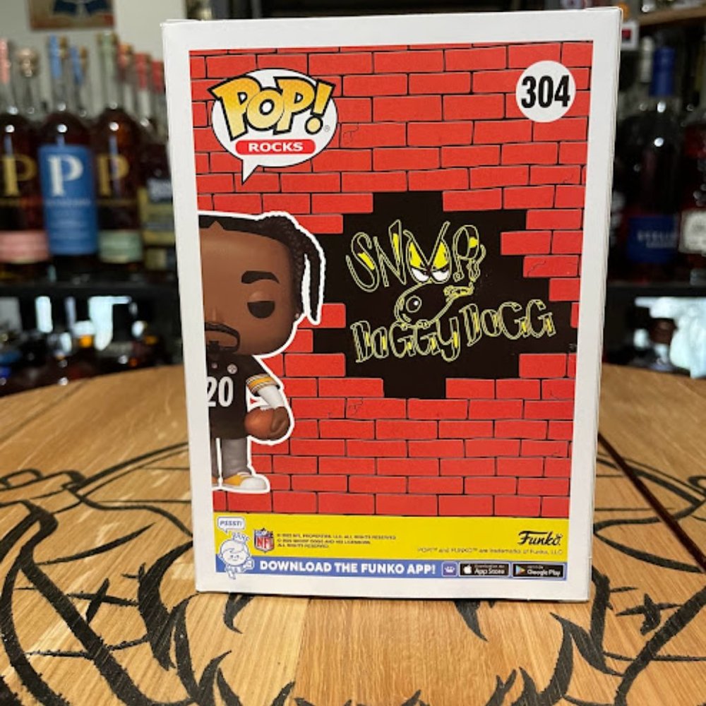 Funko POP! Snoop Dogg Pittsburgh Steelers Jersey Tha Dogg House Limited Edition - Picture 3 of 6